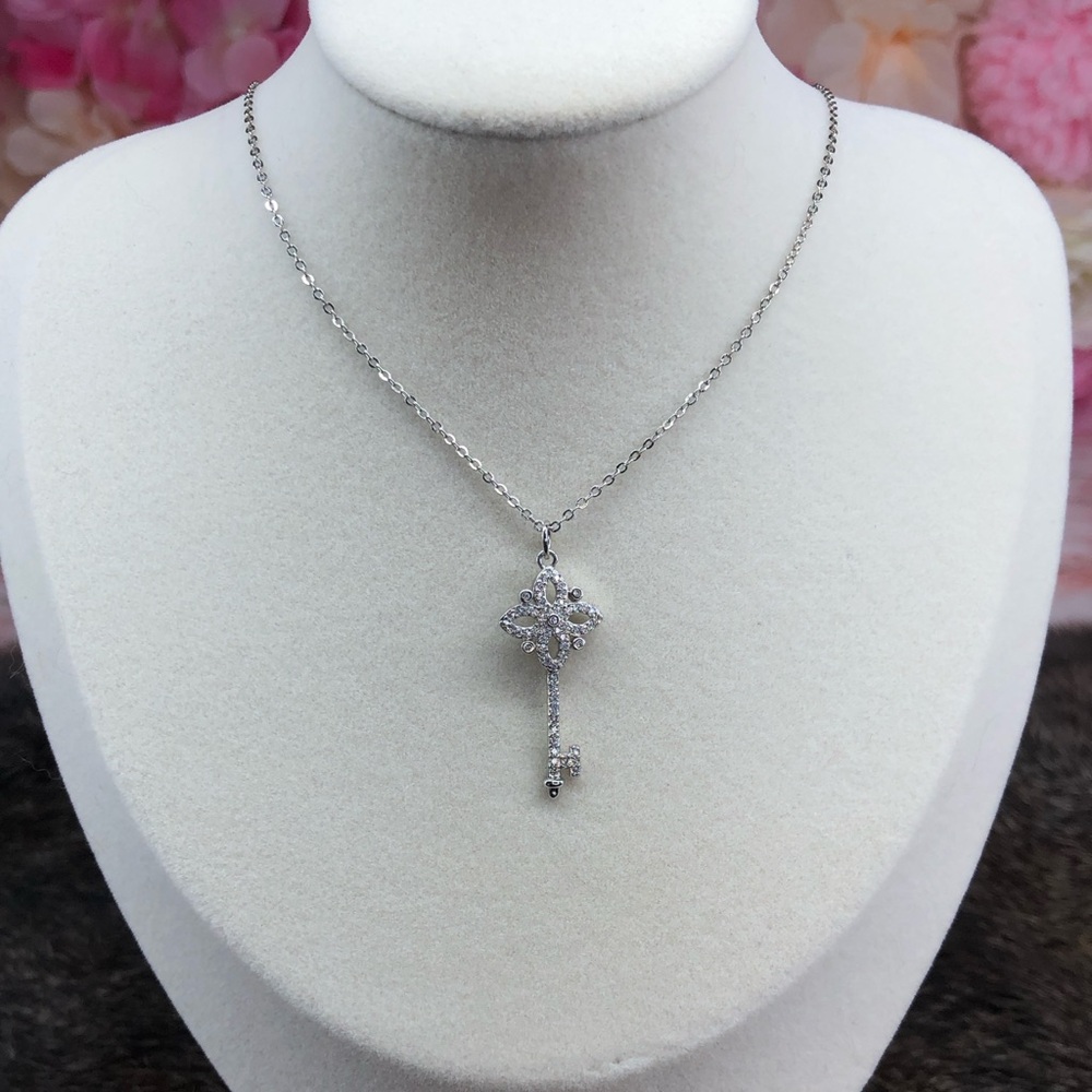 Elegant Silver Key Pendant Necklace